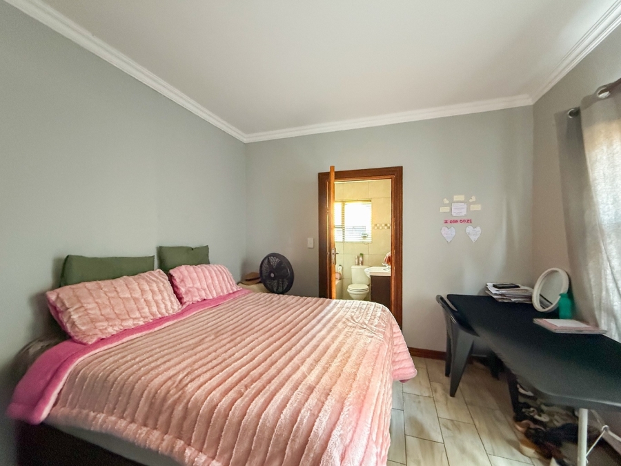 To Let 2 Bedroom Property for Rent in Melodie North West